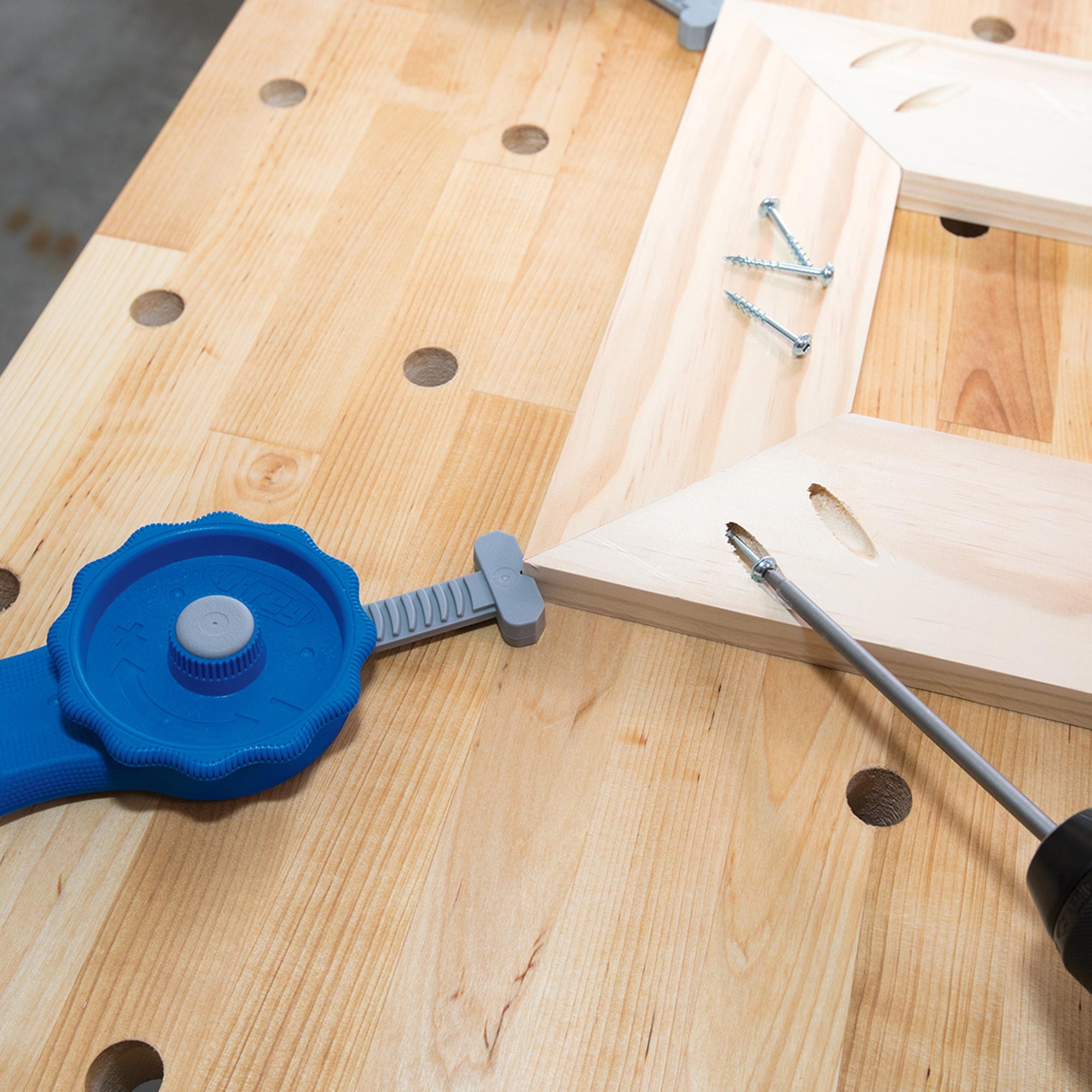 In-Line Bench Clamp For Bench Dog Holes alt 0