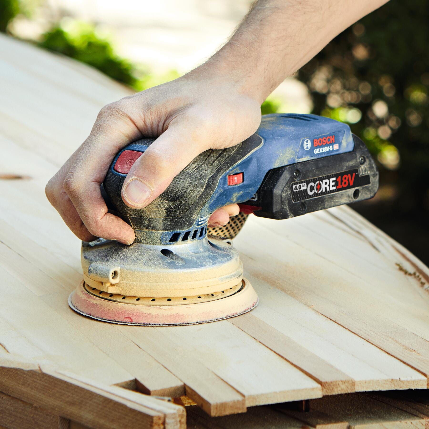 18V Brushless 5" Random Orbit Sander Kit with 4.0 Ah CORE Compact Battery alt 0