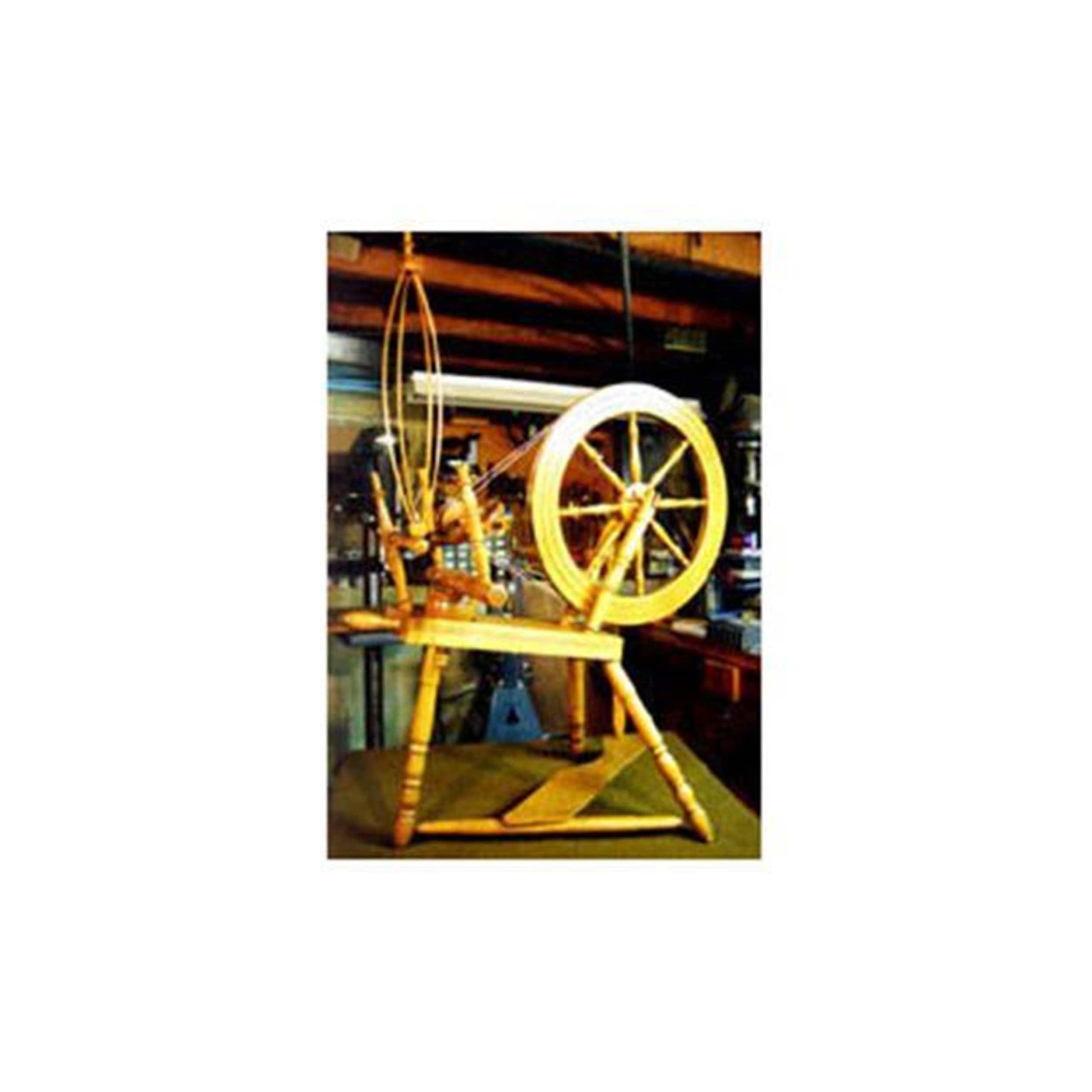 Woodworking Project Paper Plan to Build Small Spinning Wheel alt 0