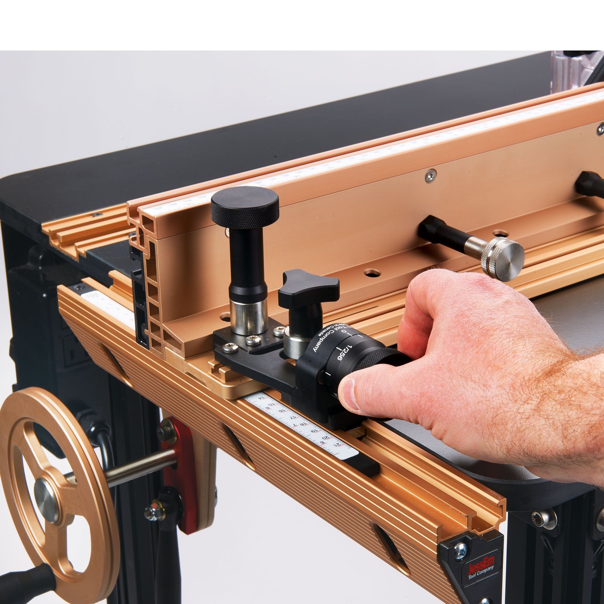 Micro-Adjuster For Router Table Fence alt 0