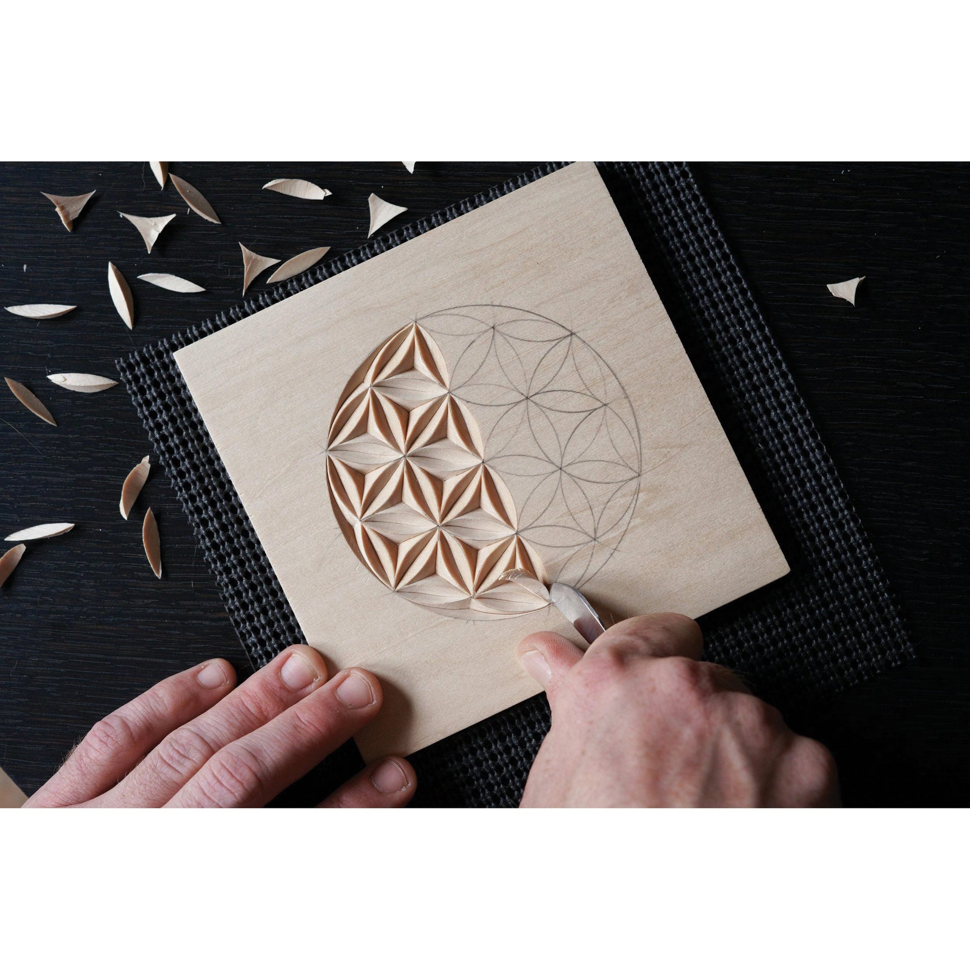 Chip Carving - Techniques for Carving Beautiful Patterns by Hand alt 0